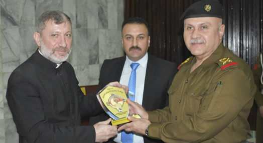 Father Faiz Jerjez receiving the award from Lieutenant General Othman al-Ghanmi