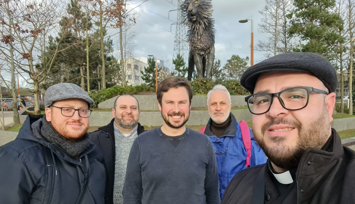 Group of participants standing in front of a statue of Aslam, the lion from Narnia