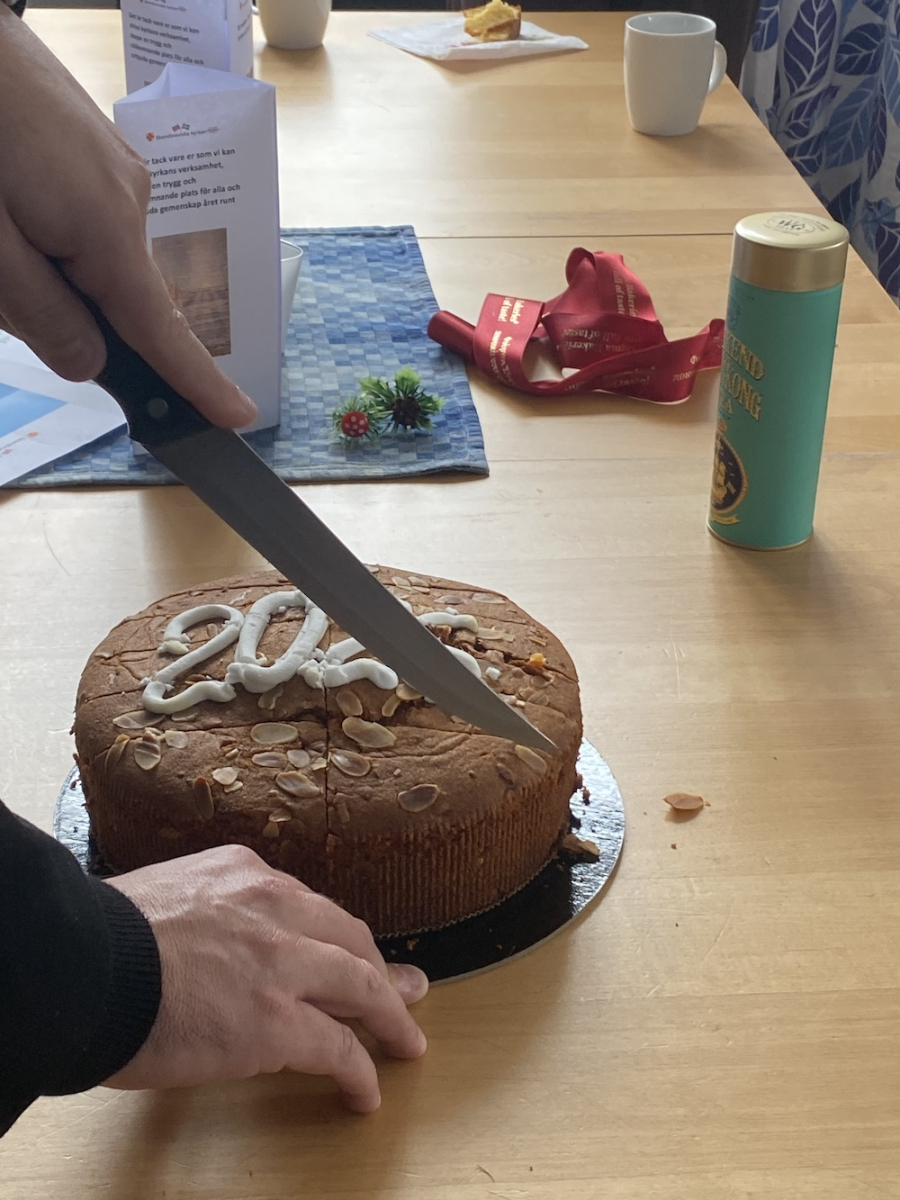 the special cake cutting